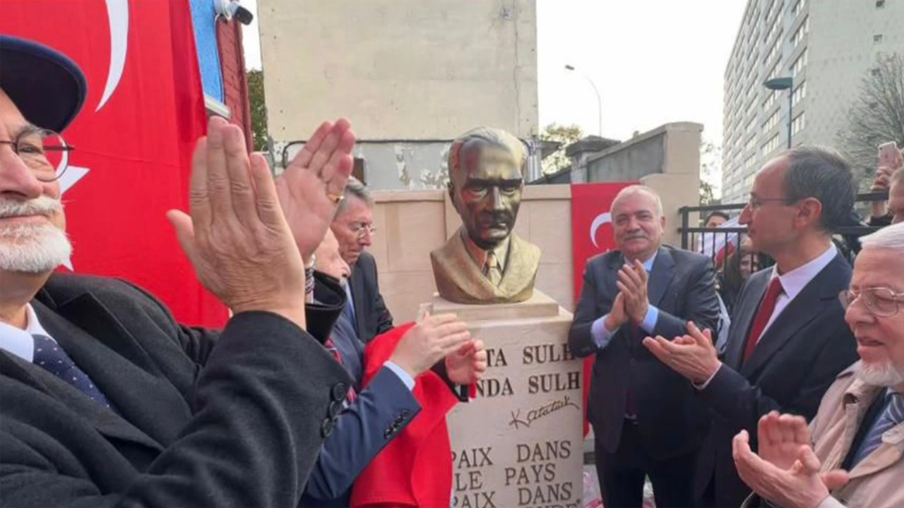 Fransa’da Atatürk büstü açıldı