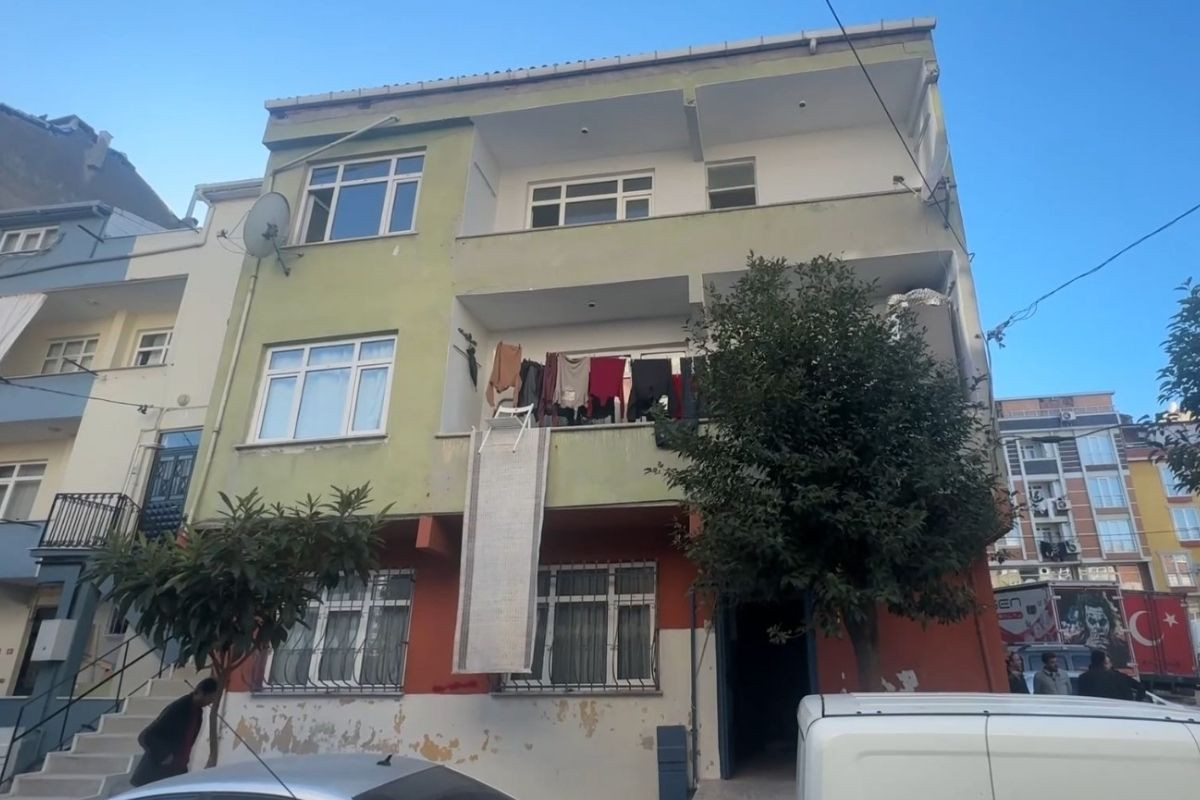 Kiracı taşındı, dairede bomba düzeneği süsü verilmiş yelek bulundu