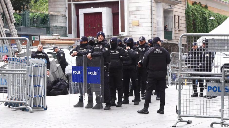 Barikatlarla Çevrili Taksim