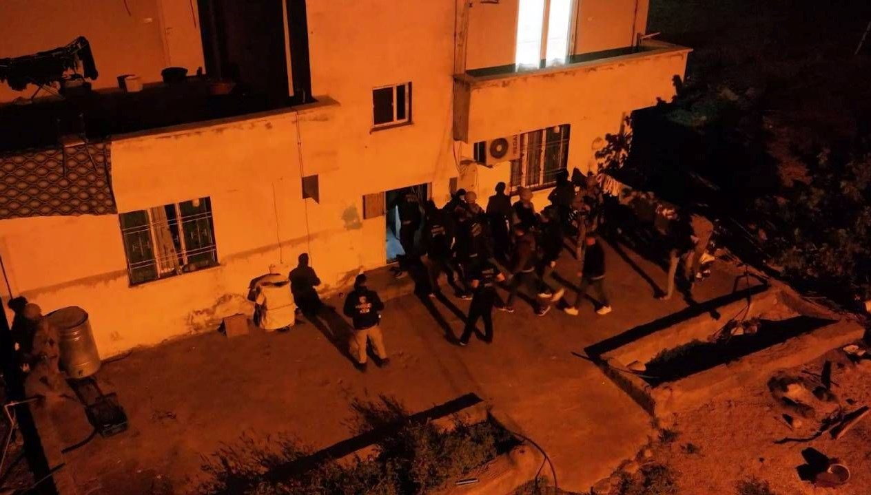 sirnakta uyusturucu operasyonu 20 kilo 700 gram esrar ele gecirildi znwdFyVd