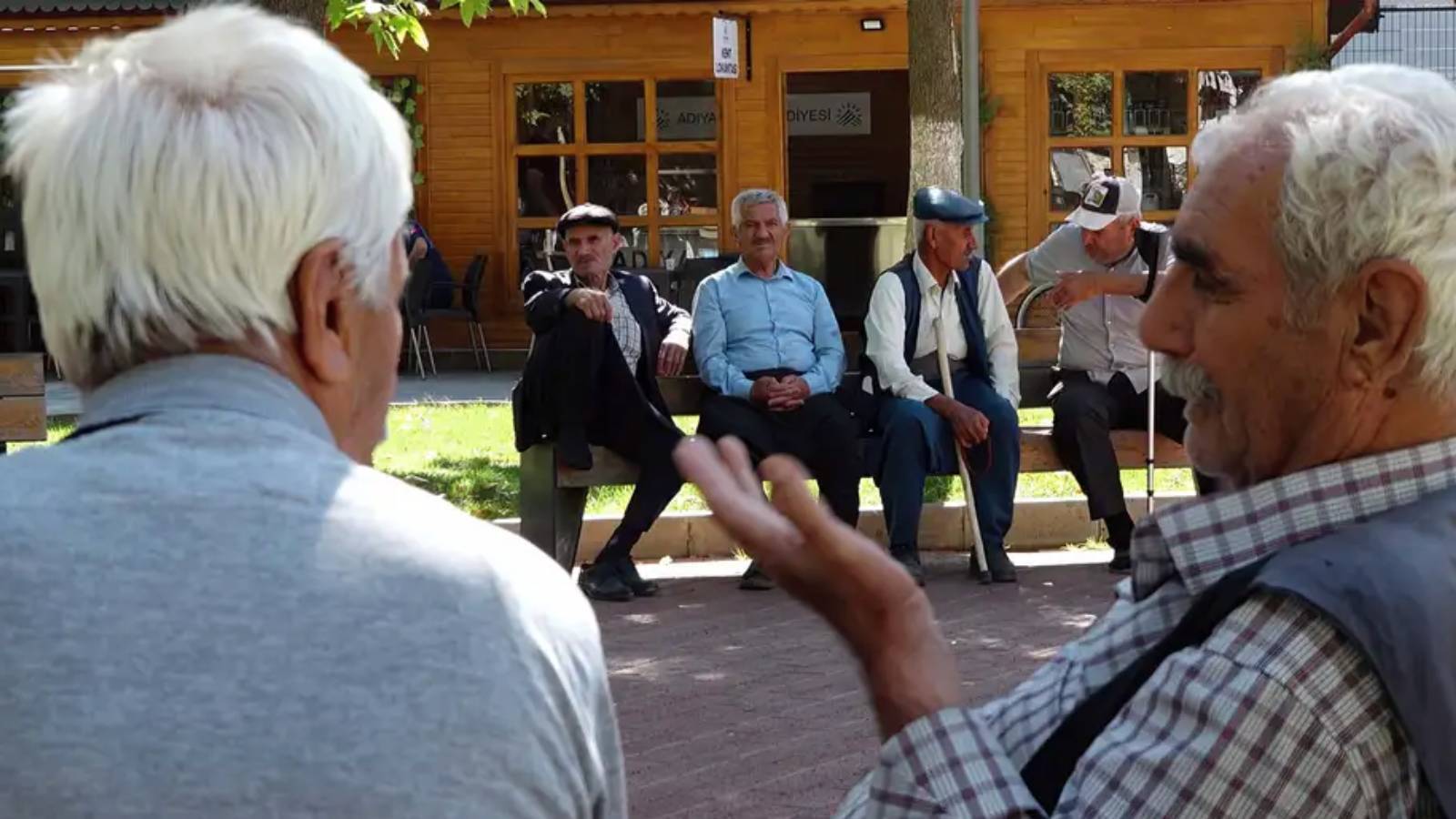 dusuk emekli ayligi ve hayat pahaliligi yasli yurttaslari iskura yoneltiyor U6x9sNuh.jpg