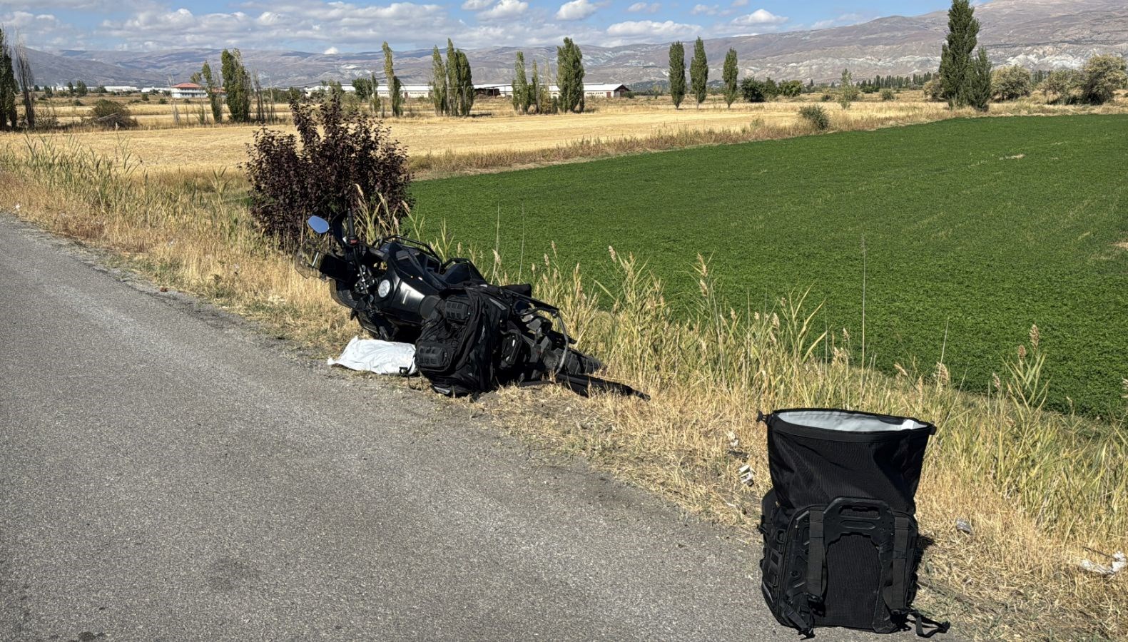 erzincanda bariyere carpan motosikletteki surucu oldu SUJRGxHr