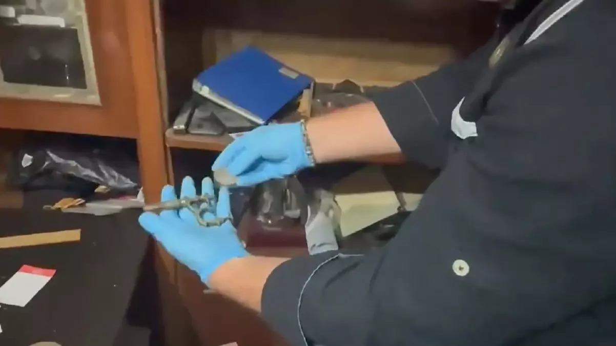 izmirde tarihi eser operasyonu gXyyiRGy