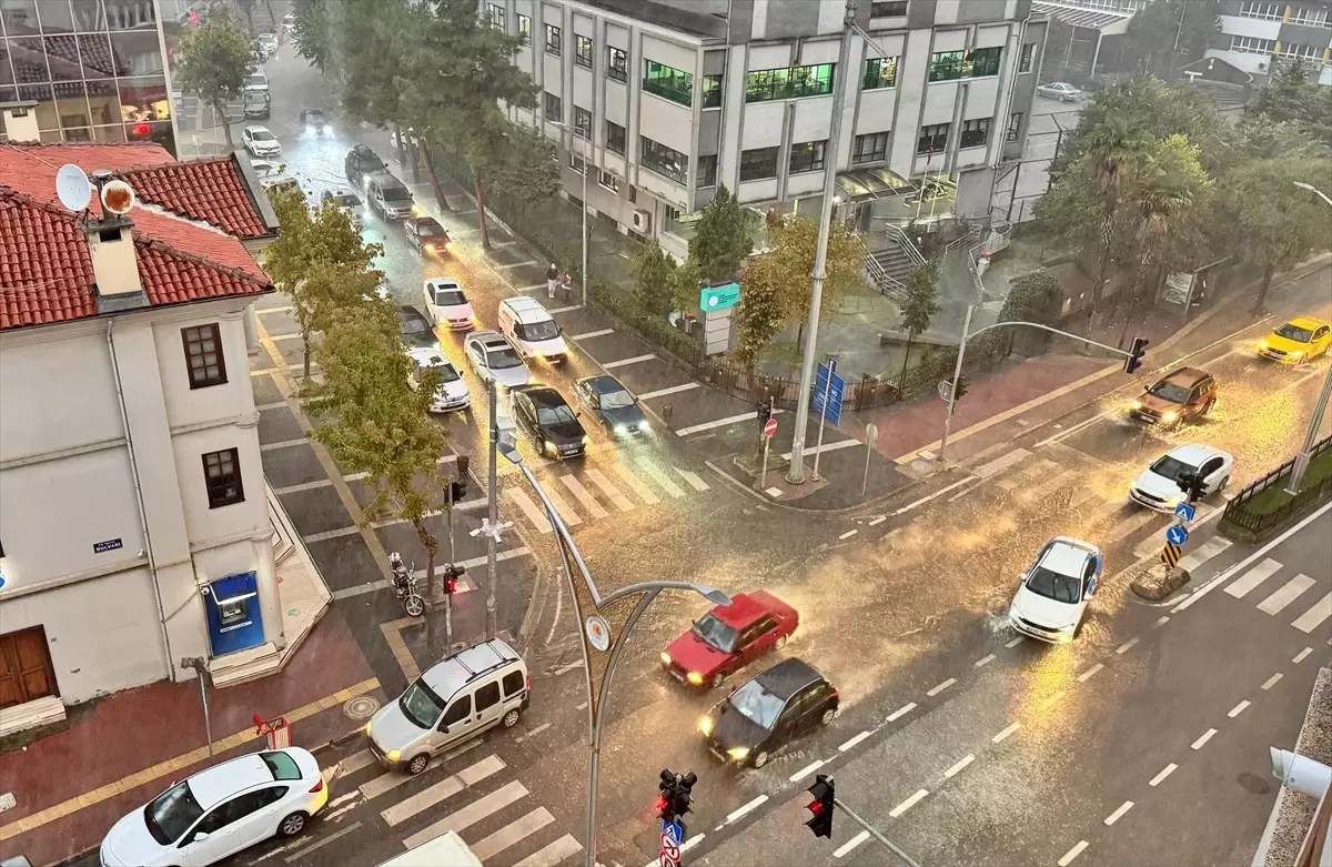 samsunda gok gurultulu saganak yasami olumsuz etkiledi brJOFL1G.jpg