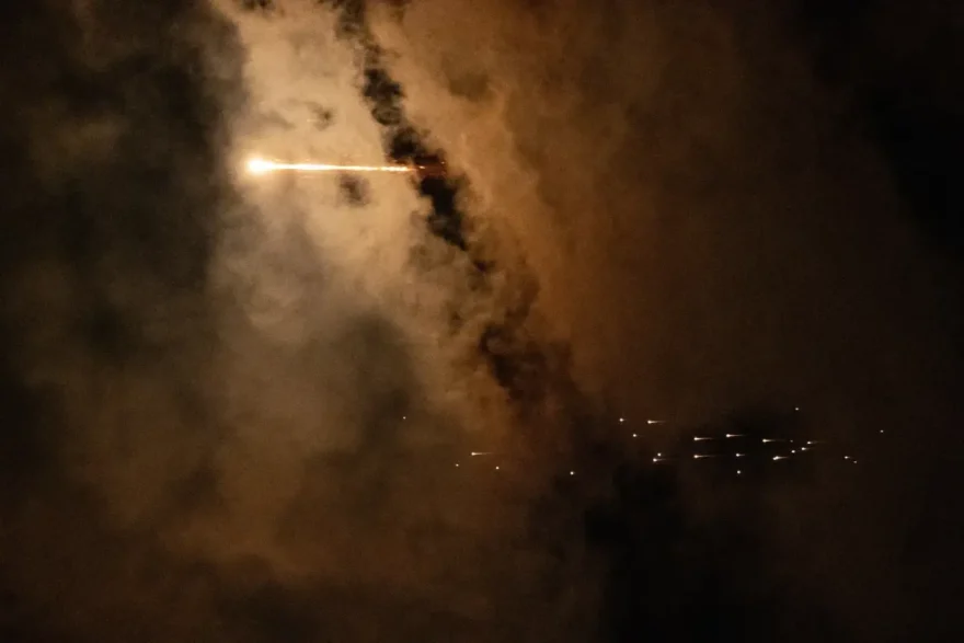 Husiler, İsrail’e Füze Saldırdı