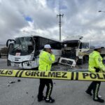 karamanda-midibus-ile-tir-carpisti-k6PalmrS