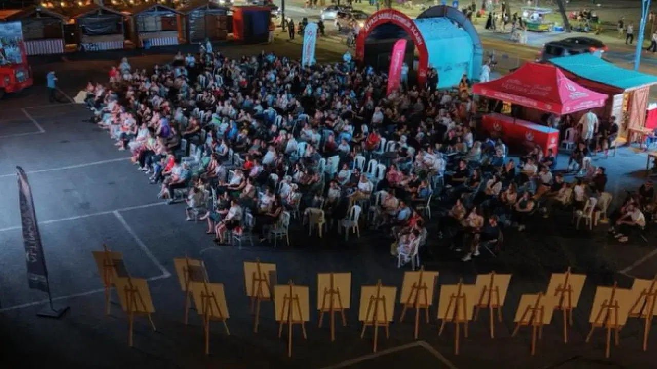 Acik havada sinema gunleri altinorduda CkP8teCq